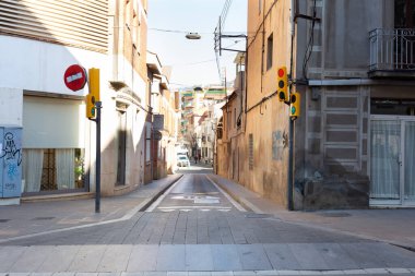 Yaya verimi parke taşı sokak yüzeyinde perspektif boyalı tabela