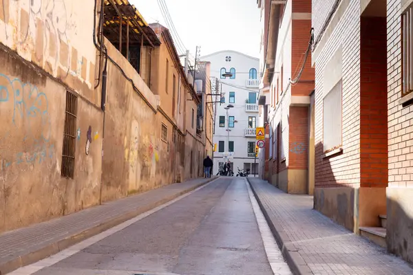 Yaya verimi parke taşı sokak yüzeyinde perspektif boyalı tabela