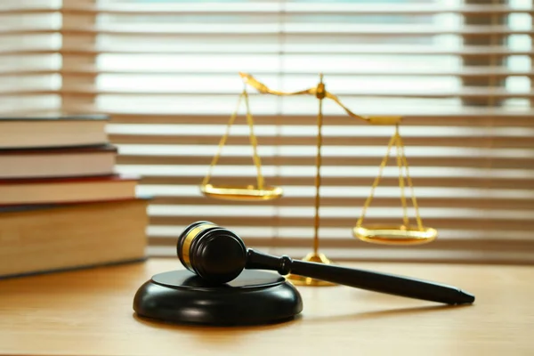 Lawyer Judge Hammer Court Auction Hammer Judgement Golden Scale Wood — Stock Photo, Image