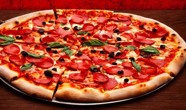 - Pizza. Geleneksel İtalyan mutfağı fast food. Gurme taze lezzetli ev yapımı pizza. Avrupa yemeği. Pizzacılar ve restoranlar için broşür ve poster.