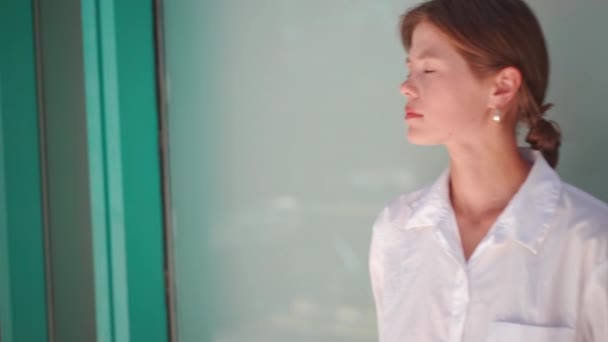 Businesswoman Close Video Portrait Caucasian Female Business Person Standing Outdoor — Stok Video