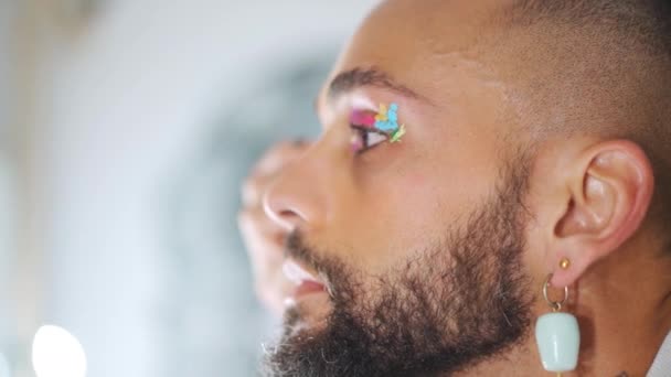 Male Caucasian Extravagant Transsexual Man Applying Mascara Eyelashes Close Portrait — Stok video