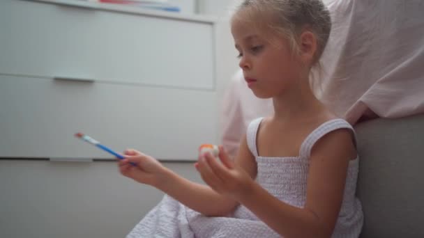 Caucasian Child Girl Painting Watercolor Paint Small Ceramic Figure Fun — Vídeo de Stock