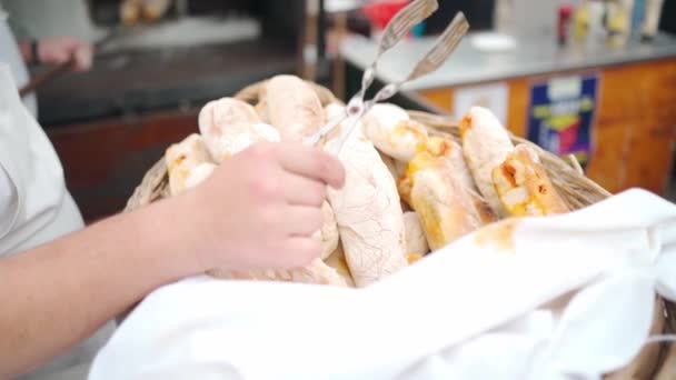 Street Vendor Puts Meat Pies Basket Sale Close Hands Outdoor — Video