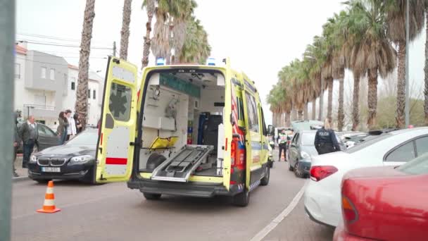 Loures Portugal February 2023 Paramedics Arrive Car Crash Traffic Accident — Stockvideo