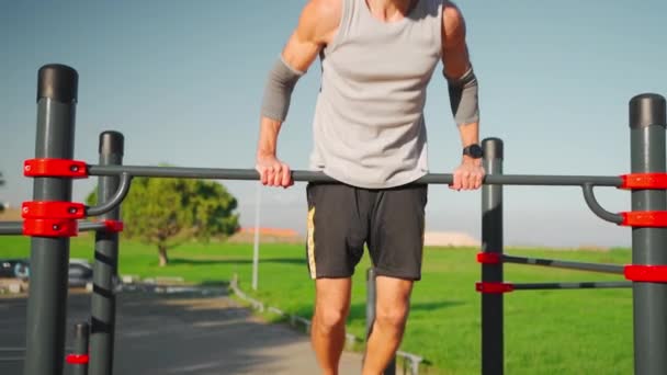 Athletic Man Does Pull Ups Horizontal Bar Outdoors Male Athlete — Videoclip de stoc