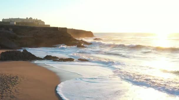 Flyg Över Havet Vid Solnedgången Hotell Atlantens Strand Portugal Praia — Stockvideo