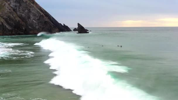 Aerial View Unidentified Surfers Friends Wetsuit Enjoys Swimming Bodyboard Surfing — Stock Video