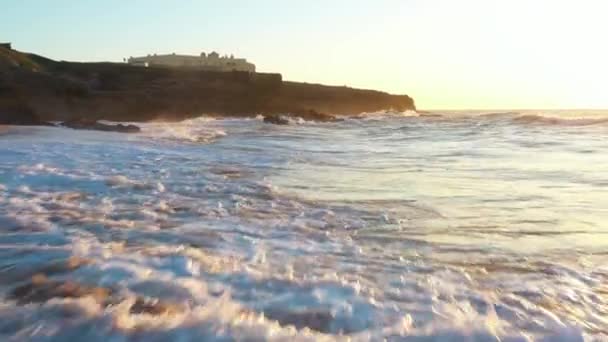 Flyg Över Havet Vid Solnedgången Hotell Atlantens Strand Portugal Praia — Stockvideo