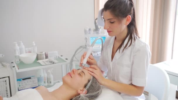 Schönheitsoperationen Spa Hydrofazialbehandlung Extraktion Peeling Aufguss Peeling Hydratation Gesichtsbehandlung — Stockvideo