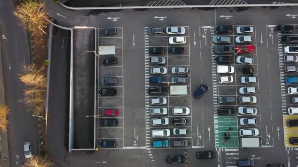 Vedere Aeriană Parcării Mari Mall Din Față Multe Mașini Parcate — Videoclip de stoc