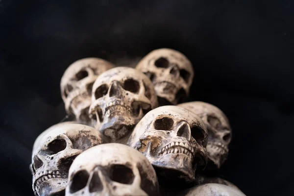 Cráneo Fondo Halloween Muchas Personas Cráneos Paran Uno Encima Del Fotos De Stock