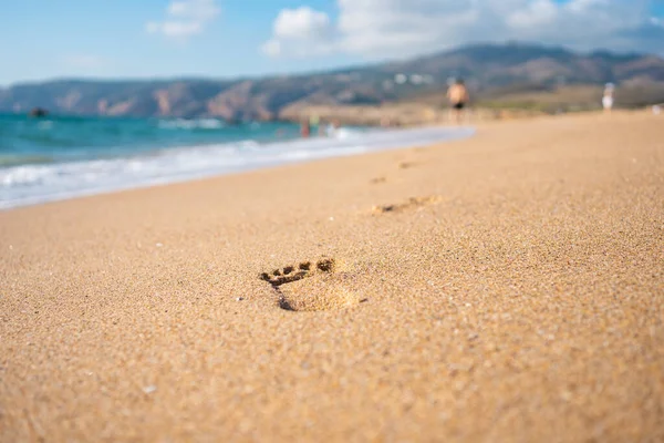 Ίχνη Ποδιών Ocean Sandy Beach — Φωτογραφία Αρχείου
