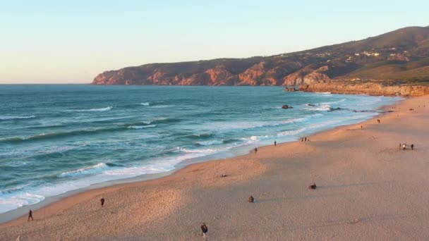 Cascais Portekiz Deki Guincho Plajı Nda Sonbahar Güneşli Bir Günde — Stok video