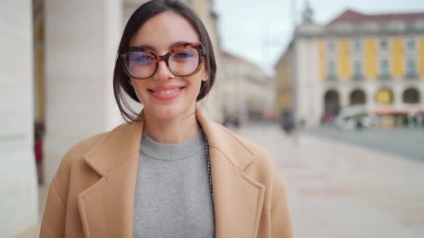 Portrait Shoot Elegant Young Woman Beige Coat Horn Rimmed Glasses — стокове відео