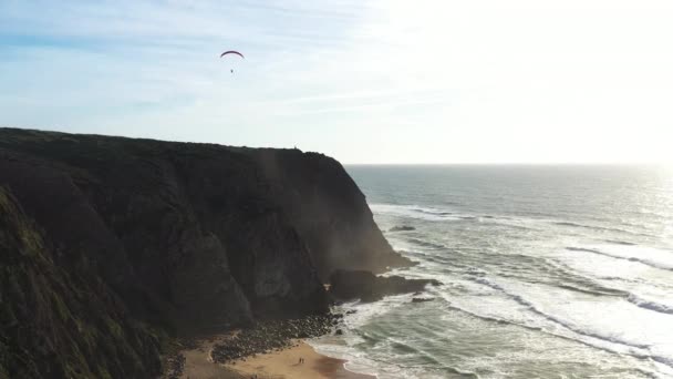 Gleitschirmfliegen Strand Praia Grande Portugal Schöner Sonnenuntergang Portugiesischen Strand Praia — Stockvideo