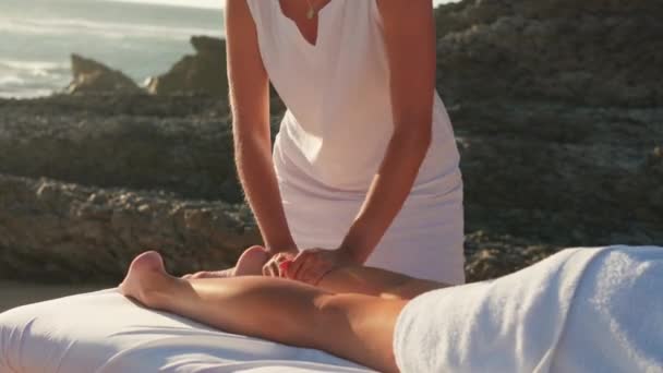 Närbild Lymfatisk Dränering Massage Ben Och Underben Händer Kvinnlig Massage — Stockvideo