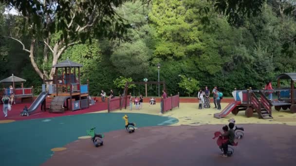 Lisbona Portogallo Giugno 2023 Parco Giochi Bambini Nel Parco Bambini — Video Stock