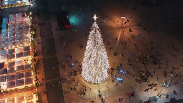 Воздушный Беспилотник Торговой Площади Освещенный Украшенный Время Рождества Лиссабоне Ночь — стоковое видео
