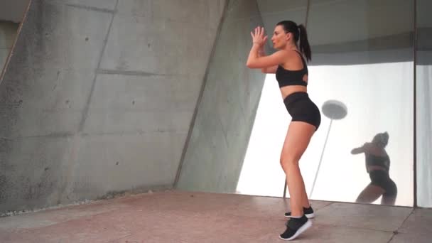 Side View Sportswoman Performing Lunges Front Kick Fit Female Athlete — Stock Video