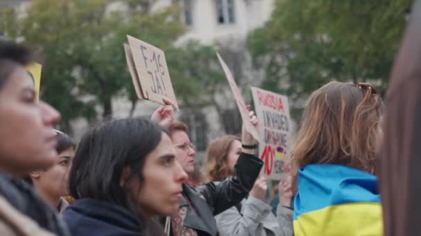 Portugalsko Lisabon Února 2024 Ukrajinci Lepenkou Demonstraci Portugalsku Proti Válce — Stock video