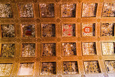 Tomar, Portekiz - 09.30.2019: Convento de Cristo - kilise iç mimarisi, düşük açılı görüş. UNESCO Dünya Mirası Alanı.