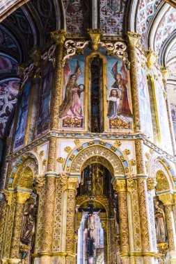 Tomar, Portekiz - 09.30.2019: Convento de Cristo - kilise iç mimarisi, düşük açılı görüş. UNESCO Dünya Mirası Alanı.