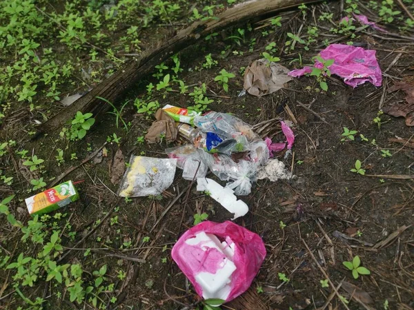말레이시아 Koh Agriculture Farm 의외진 지대에 무책임 쓰레기 처리장의 — 스톡 사진