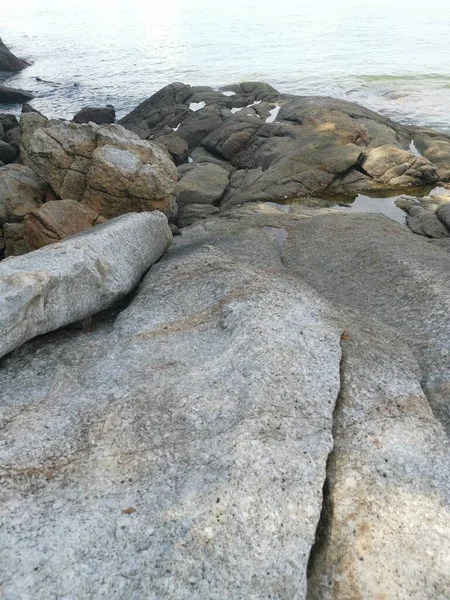 Viele Riesige Felsen Der Küste Gefunden — Stockfoto
