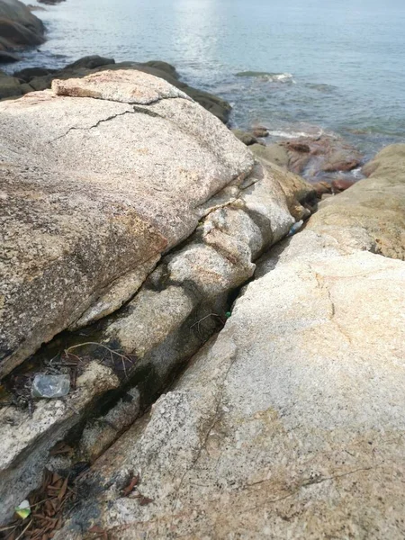 Viele Riesige Felsen Der Küste Gefunden — Stockfoto