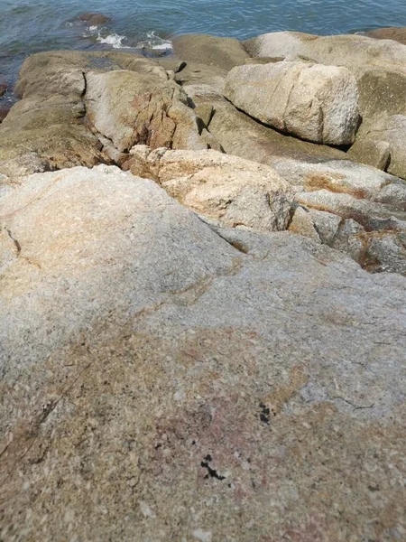 Montón Enormes Rocas Que Encuentran Largo Costa —  Fotos de Stock