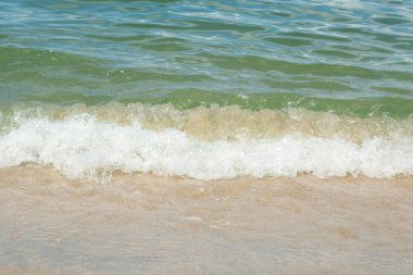 Kumsaldaki güneşli günün kızılötesi görüntüsü..