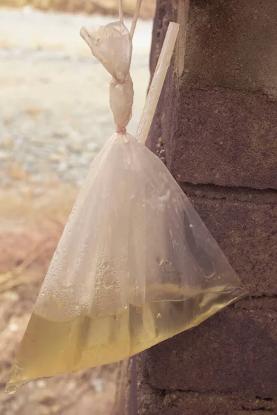 Imagen Infrarroja Persona Dejó Una Bolsa Plástico Colgante Granja — Foto de Stock