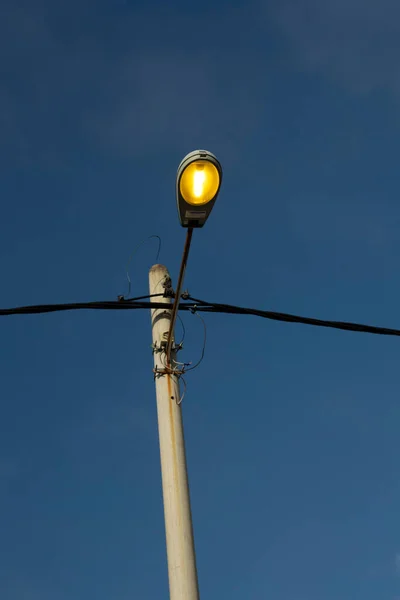 Imagem Infravermelha Poste Lâmpada Residencial Que Ilumina Rua — Fotografia de Stock