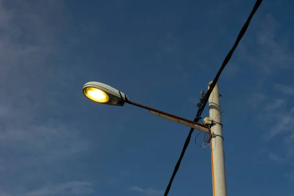 Imagem Infravermelha Poste Lâmpada Residencial Que Ilumina Rua — Fotografia de Stock