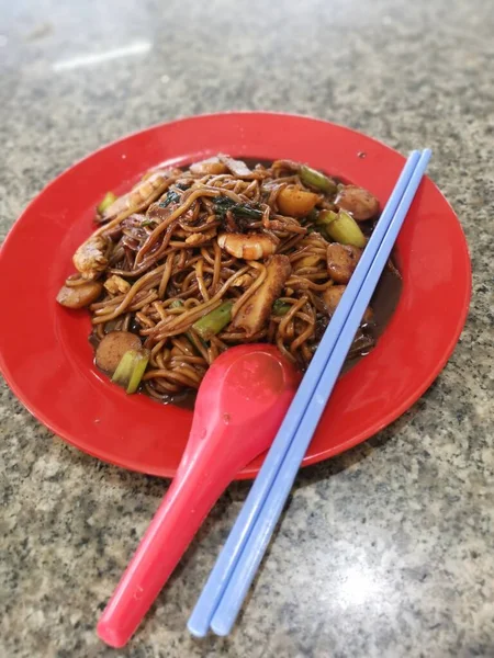 Een Bord Chinese Gestoomde Zeevruchten Noodle — Stockfoto