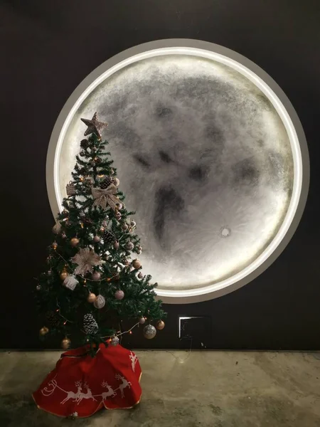 Imagem Lua Cheia Iluminada Redor Salão Para Celebração Natal — Fotografia de Stock