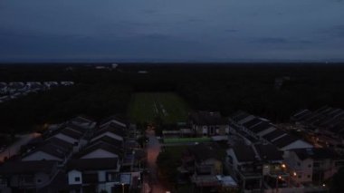 Hava mavisi gece banliyö gökyüzü manzarası