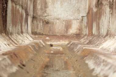 Kentsel drenaj sisteminin düşük açılı görüntüleri.