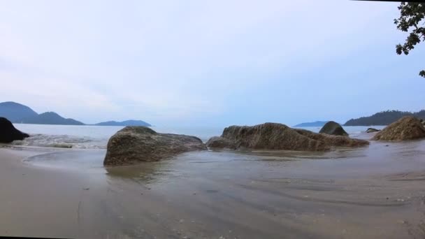 Walking Huge Boulders Laying Seaside — Stock Video