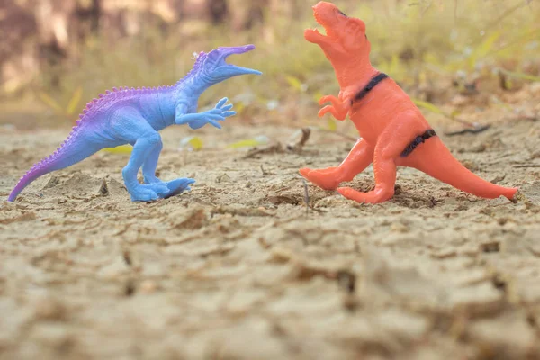 Imagem Infravermelha Dos Brinquedos Dinossauro Ilustrando Vadiagem Torno Terra Seca — Fotografia de Stock