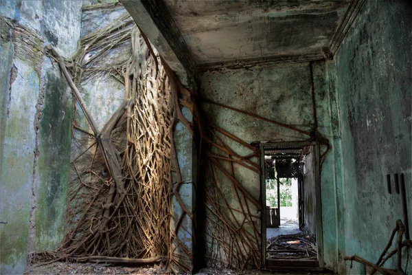 Stock image indoor scene of the deserted and dilapidated colonial building. 