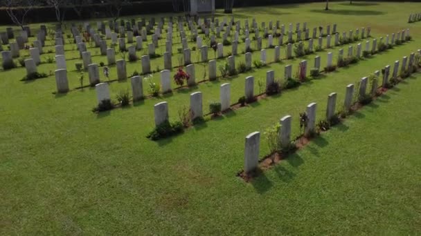 マレーシア パーク 2023年4月18日太平天国戦争墓地は 台北市ブキットラルートに位置するマレーシアへの日本軍の侵攻中に殺害された連合軍兵士のための最後の休憩所です — ストック動画