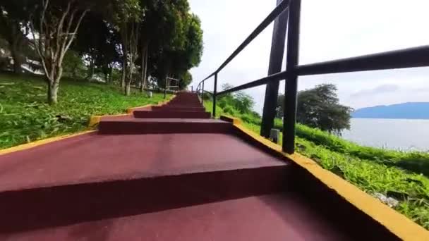 Escena Movimiento Imágenes Caminar Escalera Hacia Destino Desconocido — Vídeos de Stock