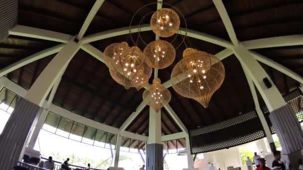 말레이시아 Damar Laut Doubletree Hilton Resort 리셉션 그늘의 동작씬 — 비디오