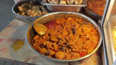 Çin usulü körili tavuk ve patates. 