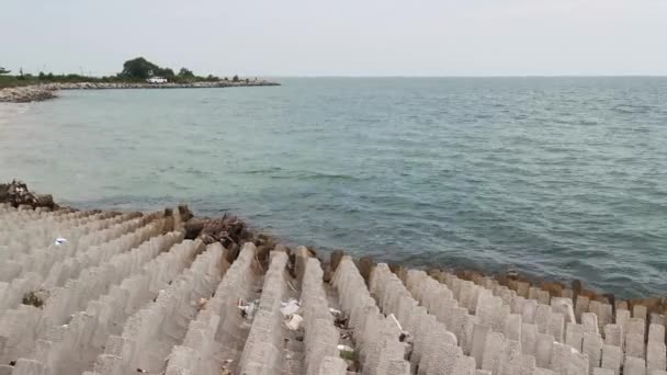 Bloqueador Onda Costeira Concreto Quadrado Beira Mar — Vídeo de Stock