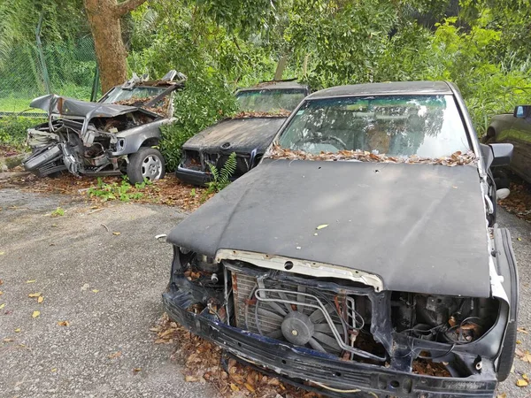 Unrecognizable Wrecked Cars Repair Left Isolated Junk Yard — Stock Photo, Image