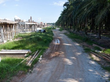 İnşaat halindeki yeni büyük konut arazisinin hava sahnesi..