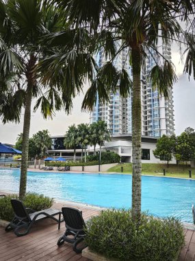 Kuala Lumpur, Malezya. Aralık 03.2023: Puchong Jaya 'daki Gökyüzü Apartman Parkı etrafındaki güzel ve devasa konutlar.